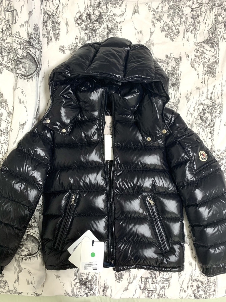 moncler臂标黑色,moncler 黑色袖标 姐妹可以时常蹲一下farfetch的moncler大童款,半夜突然刷到12y 亮黑色